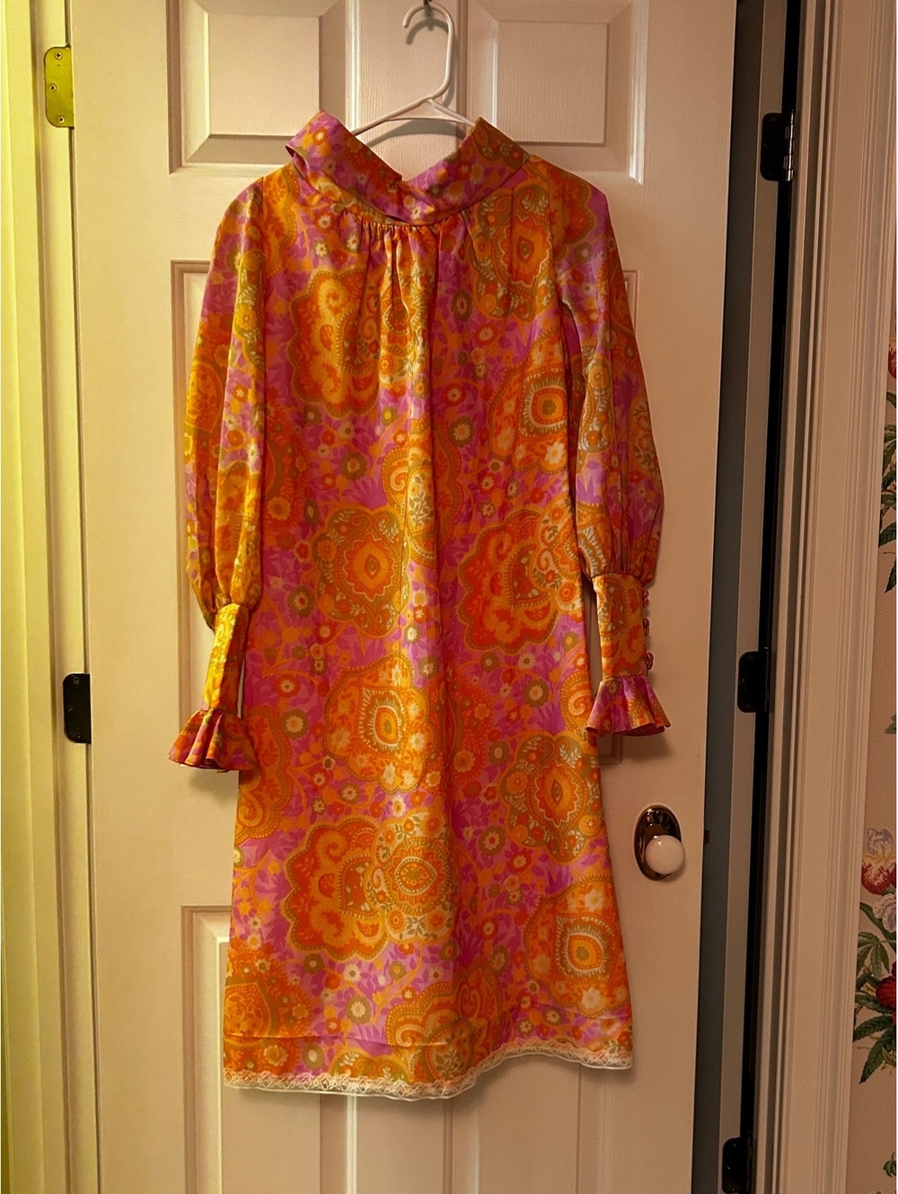 Vintage 1960s Mod Floral Dress with Lace Trim
